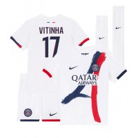 Paris Saint-Germain Vitinha #17 Bortatröja Barn 2024-25 Kortärmad (+ Korta byxor)